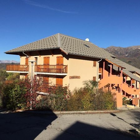 Appartement Offrant Une Magnifique Vue Des Montagnes Saint-Leger-les-Melezes Exterior foto