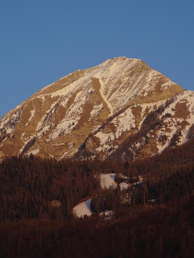 Appartement Offrant Une Magnifique Vue Des Montagnes Saint-Leger-les-Melezes Exterior foto