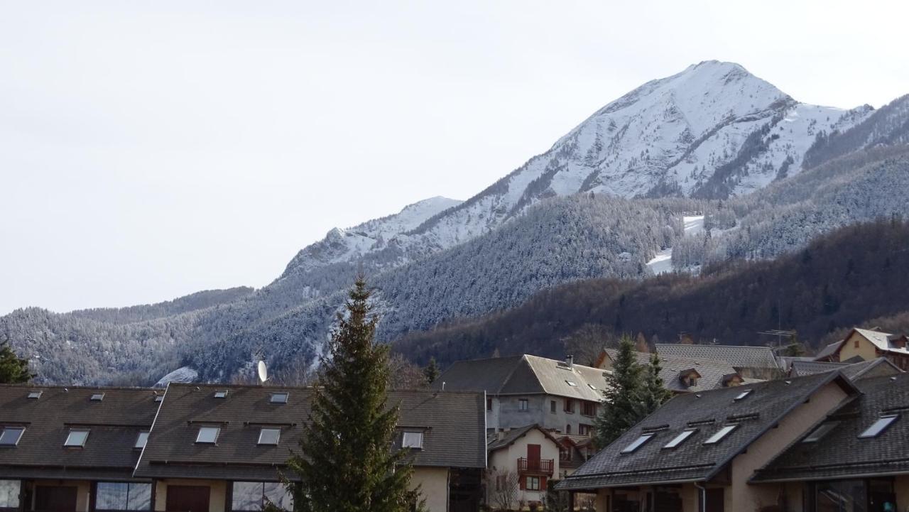 Appartement Offrant Une Magnifique Vue Des Montagnes Saint-Leger-les-Melezes Exterior foto