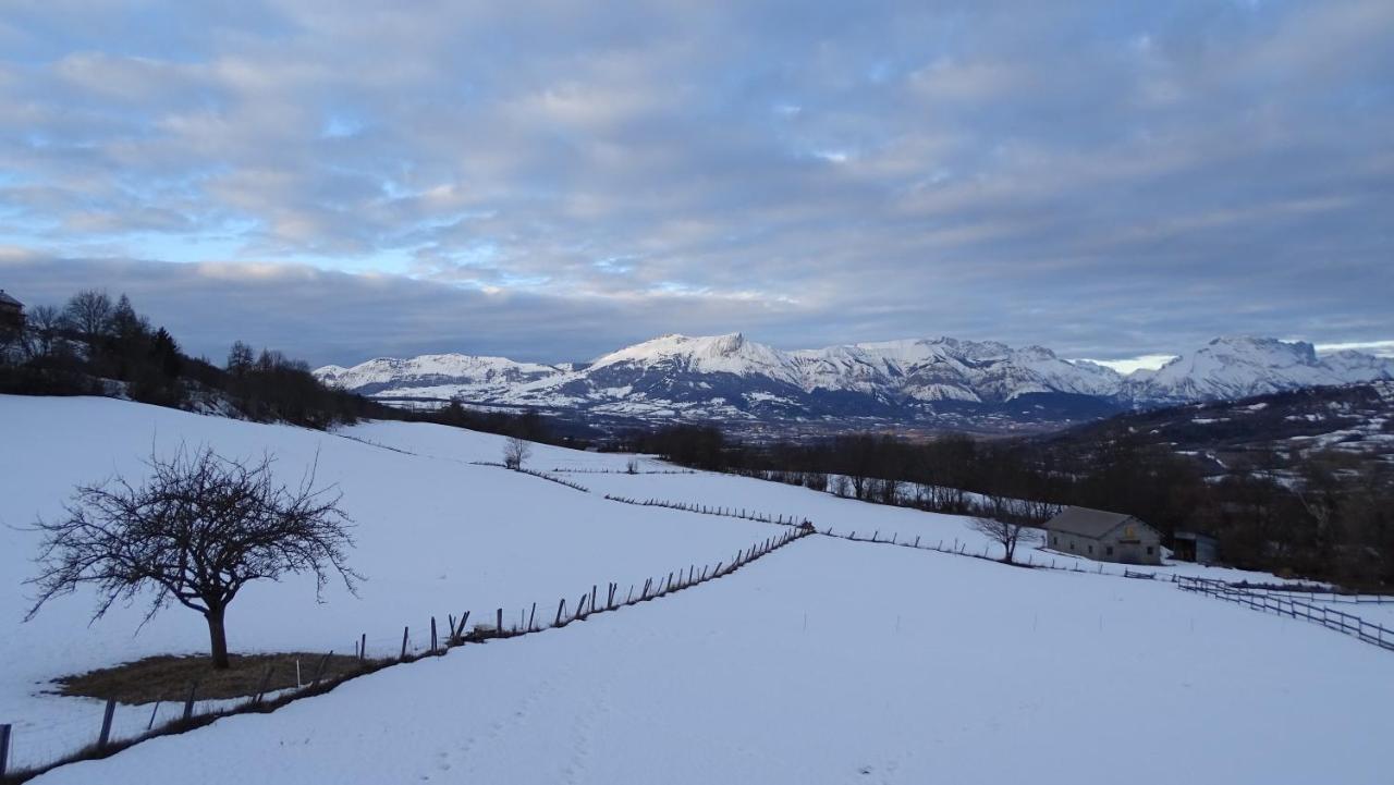 Appartement Offrant Une Magnifique Vue Des Montagnes Saint-Leger-les-Melezes Exterior foto